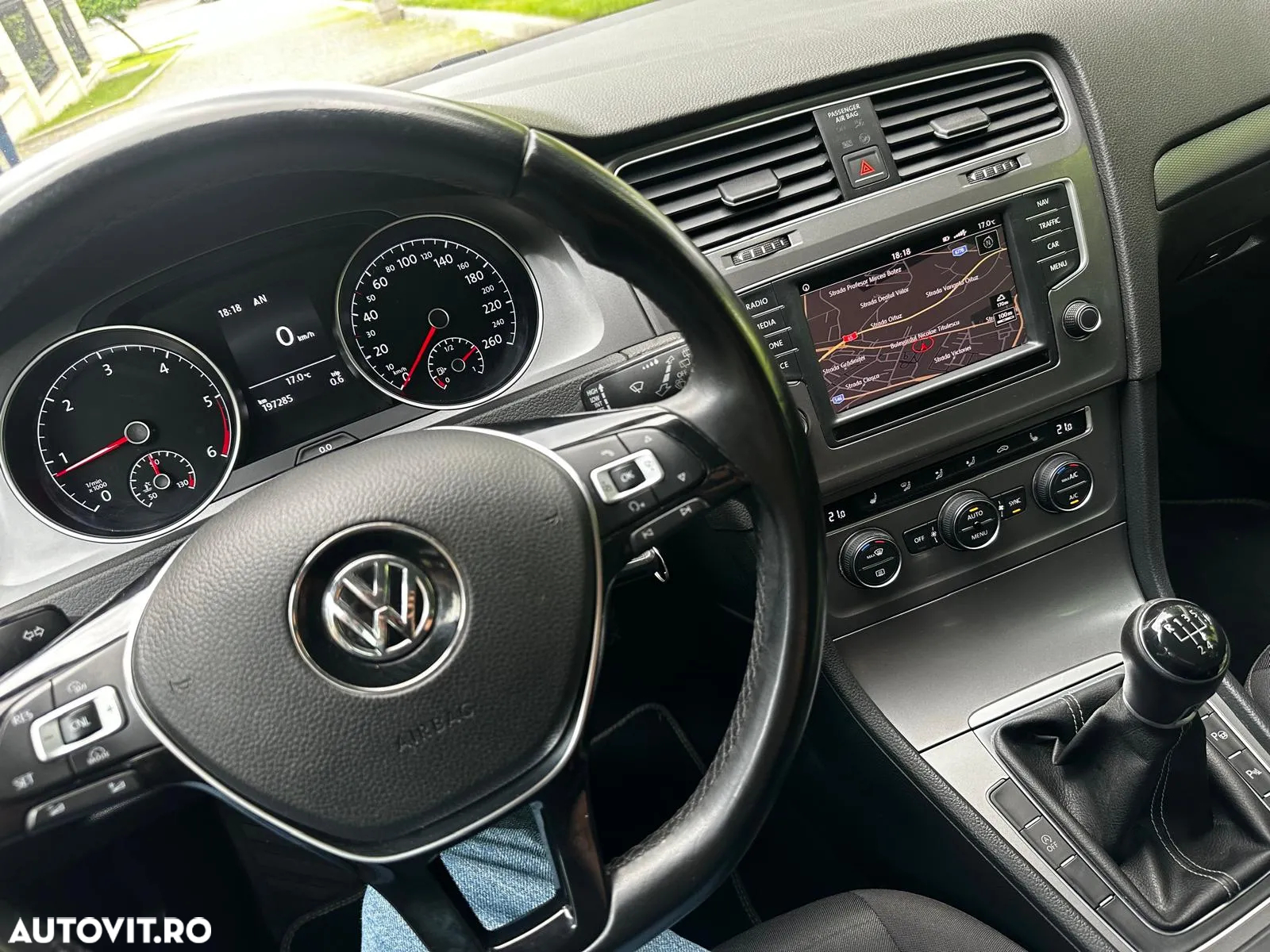 Volkswagen Golf 1.6 TDI BlueMotion Technology Lounge - 33