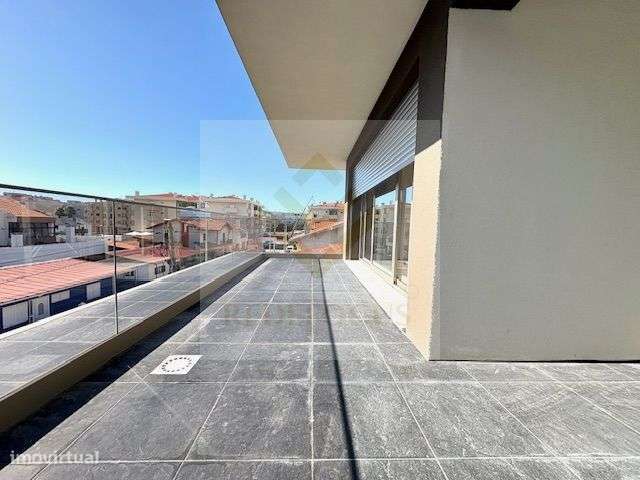 Moradia T4 de Luxo com Piscina e Jardim em Esmoriz-42