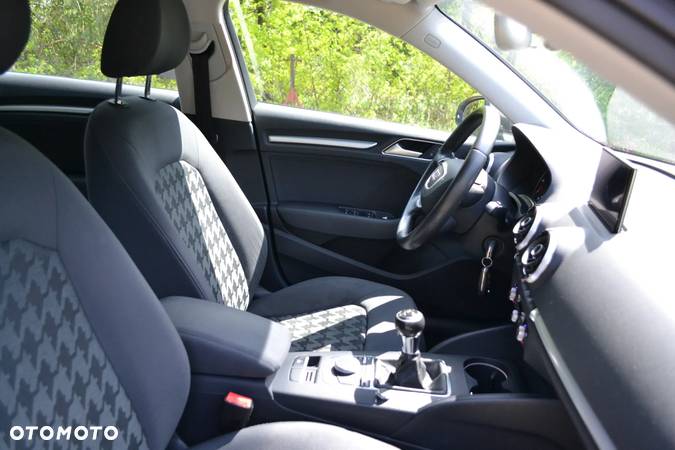 Audi A3 1.6 TDI Sportback ultra Attraction - 12