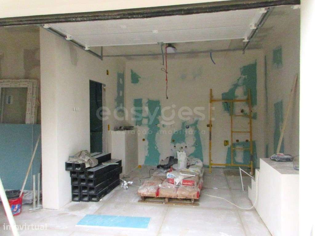 Moradia T3+1 Totalmente Remodelada em Torres Vedras-5