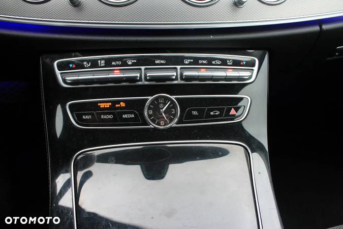 Mercedes-Benz Klasa E 220 d 9G-TRONIC - 21