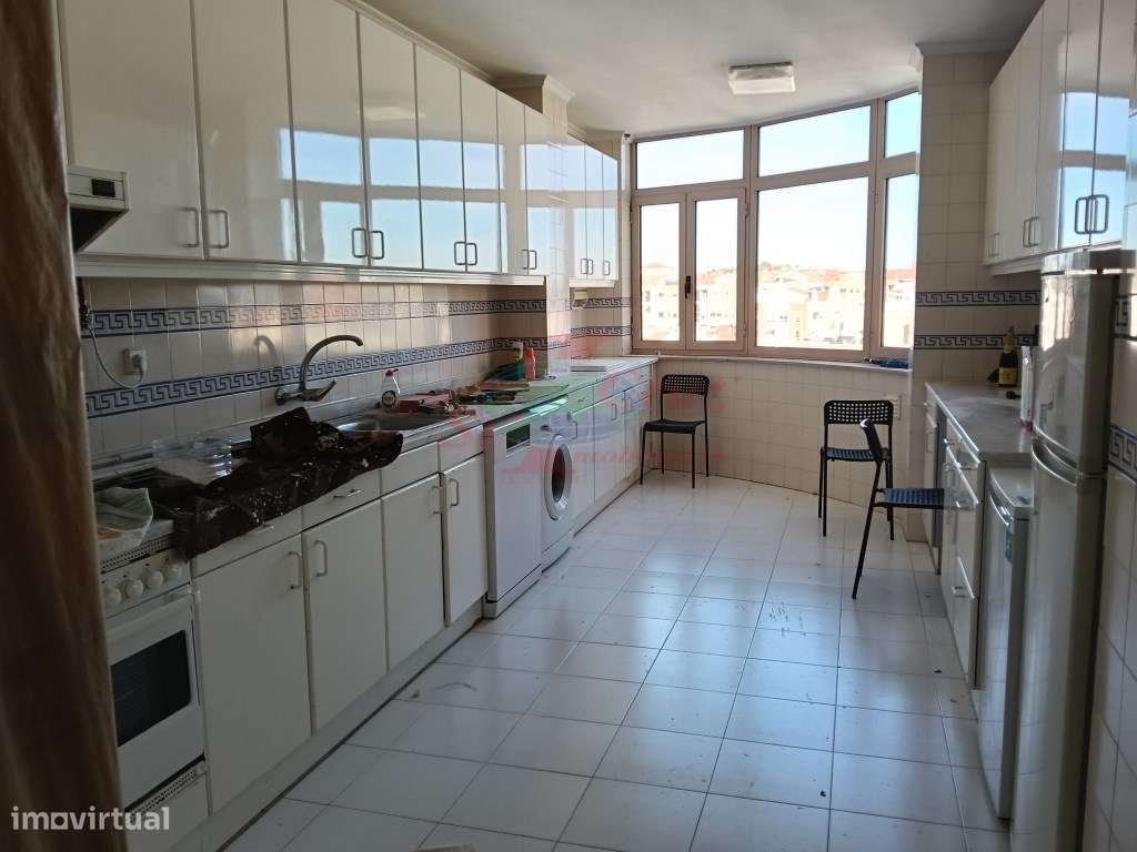 T4 com garagem Junto Piscinas Celas - Grande imagem: 2/21