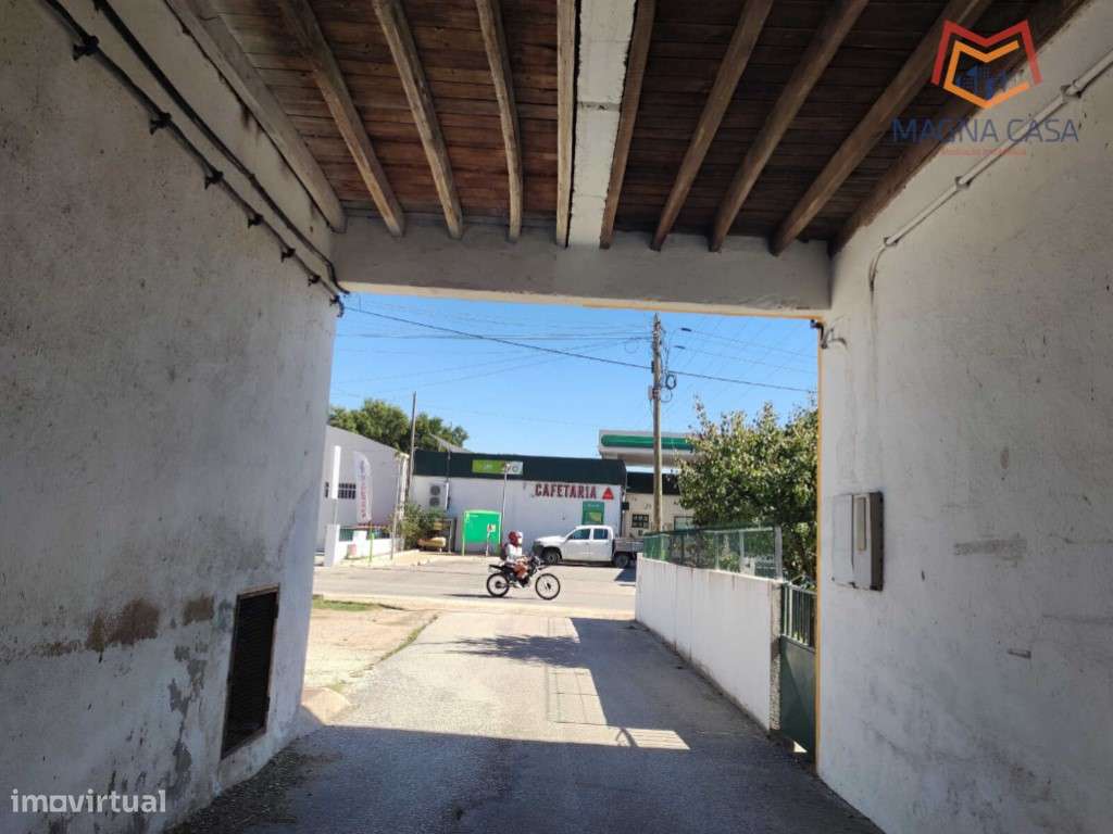 Moradia em Propriedade Total com 3 apartamentos T3, + 1 apartamento...-31