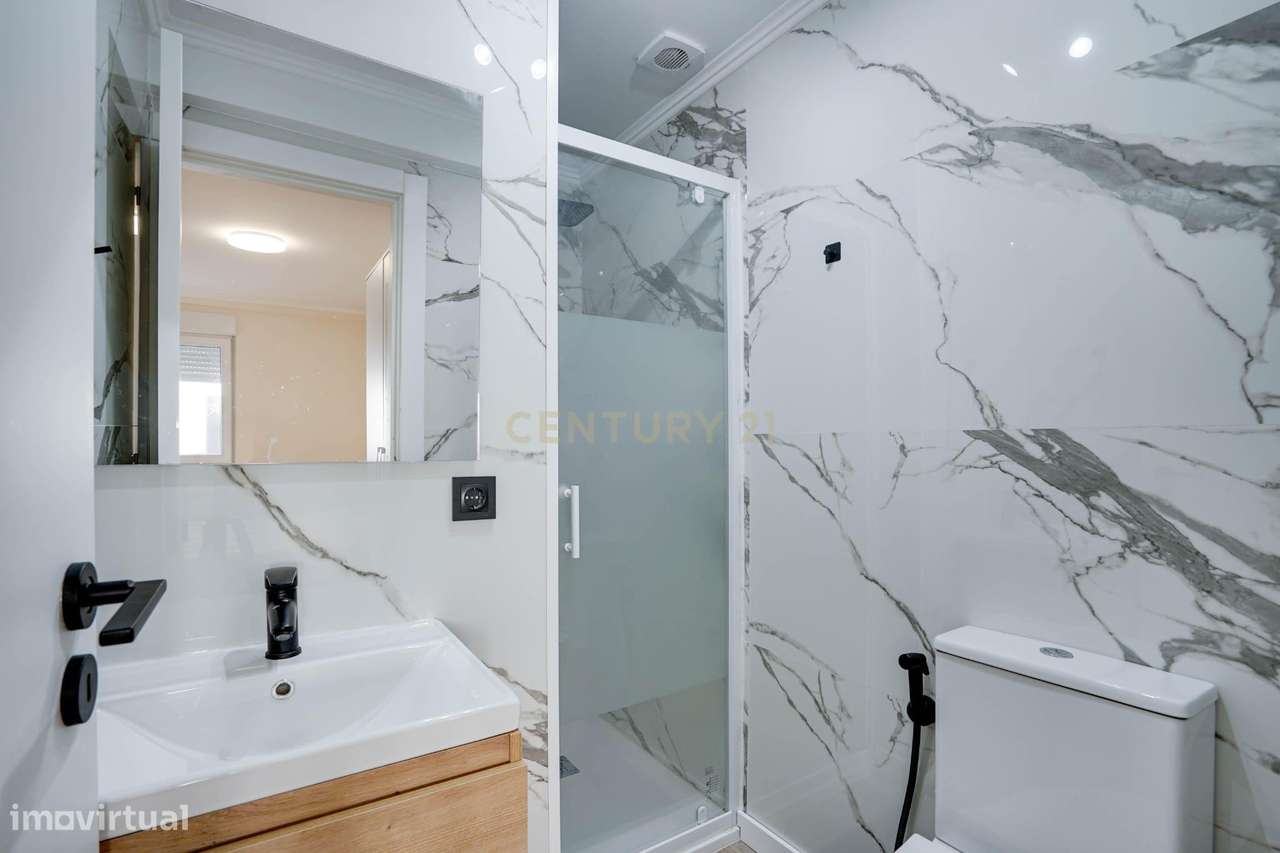 Apartamento T2 remodelado na Rinchoa-17