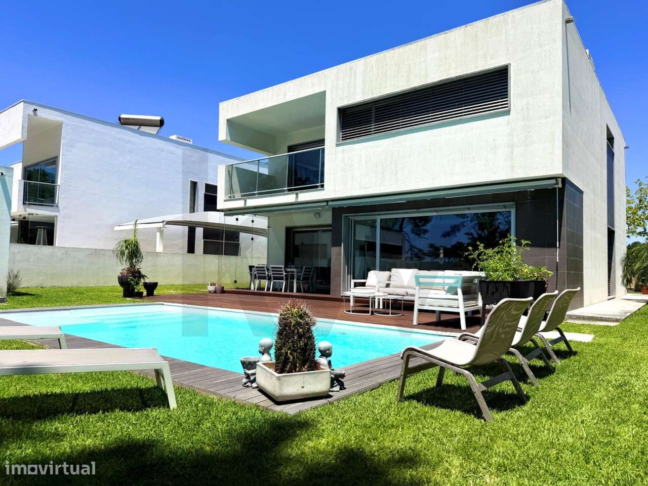 Moradia Isolada de Luxo, T5 com Piscina para a venda em Santo António-22