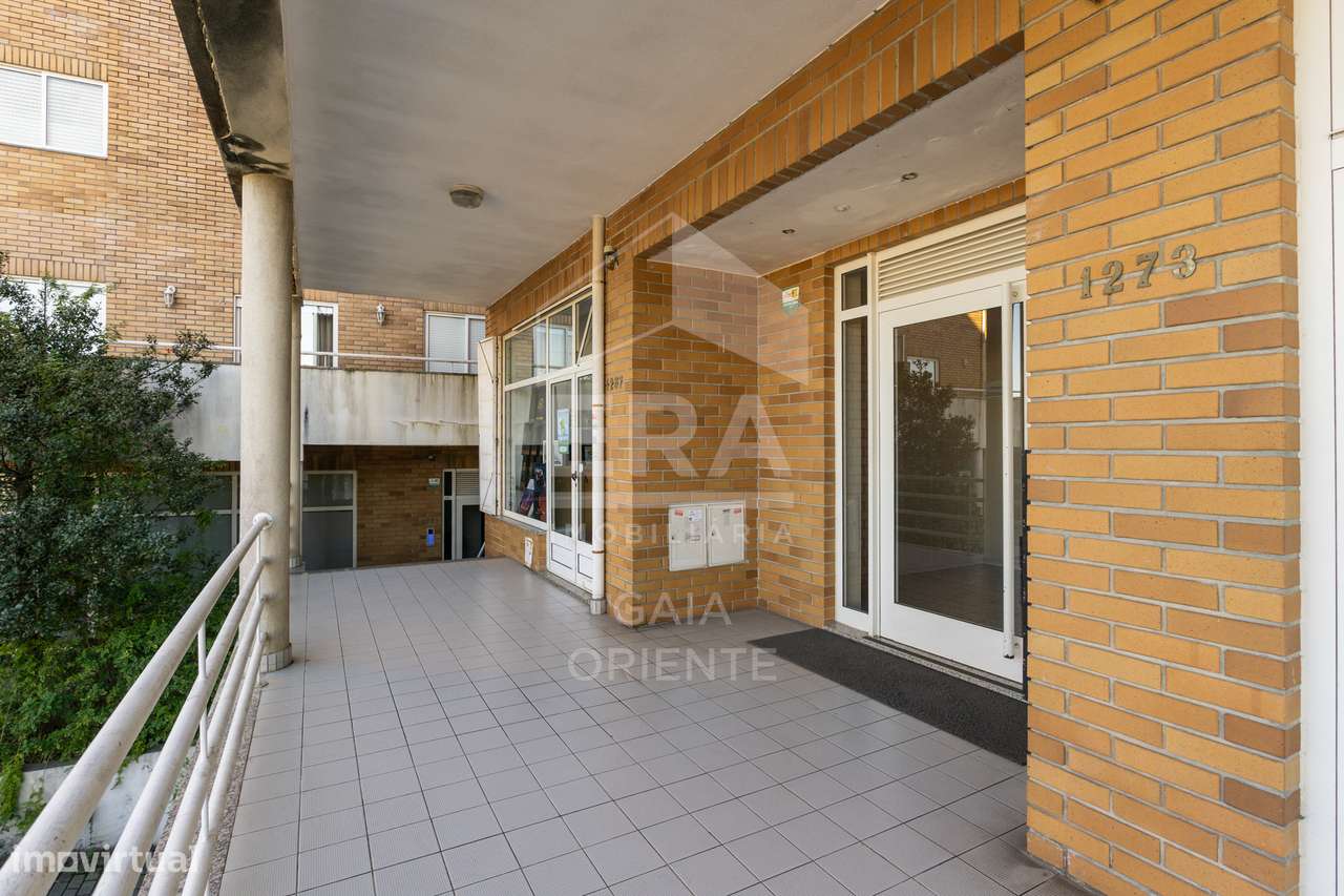 T2 com garagem e varanda junto à N1 – Seixezelo-5