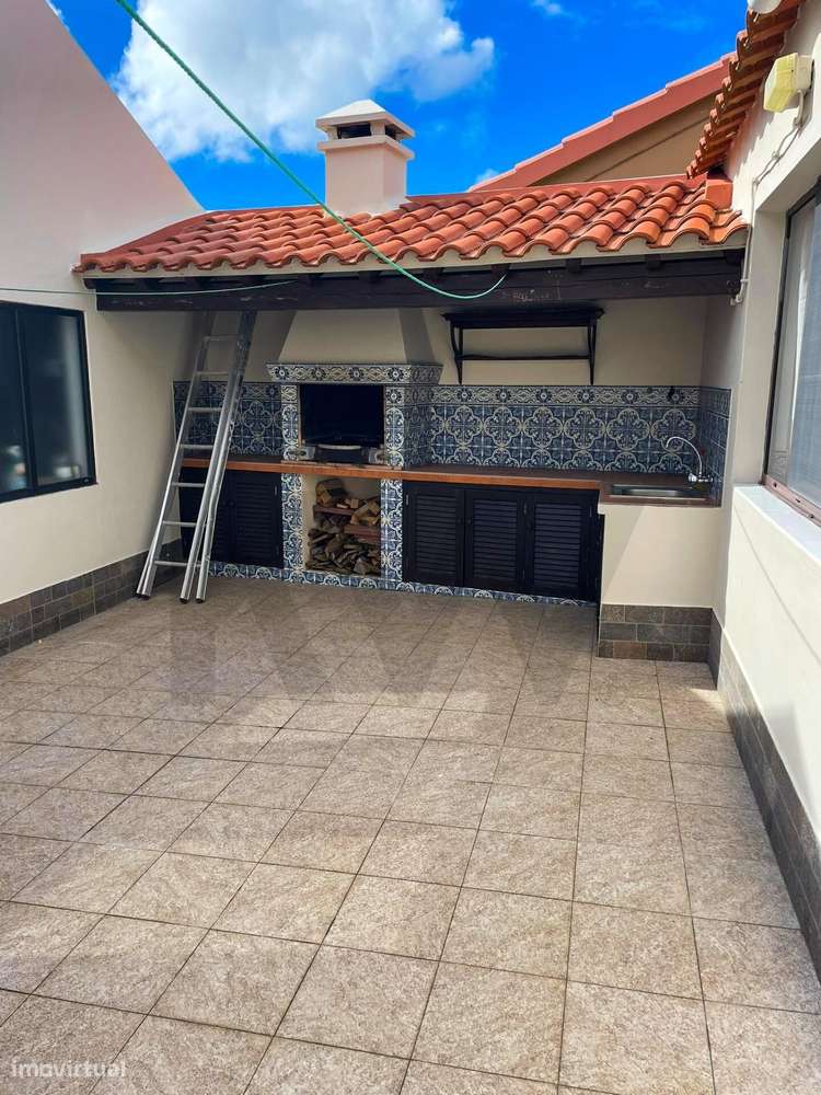 Moradia T3 + 2 Apartamentos T1+1-13