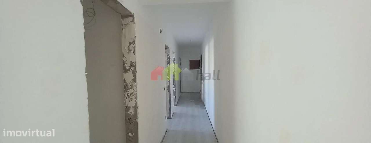 Apartamento T2 Renovado na Camarinha em Setúbal-3