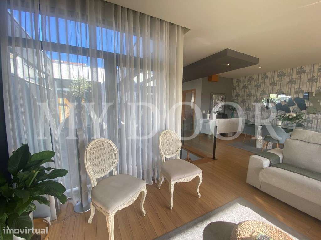 Loures - V4+1 Moradia c/ Piscina Privada - Varanda - Box + 2 parque...-10