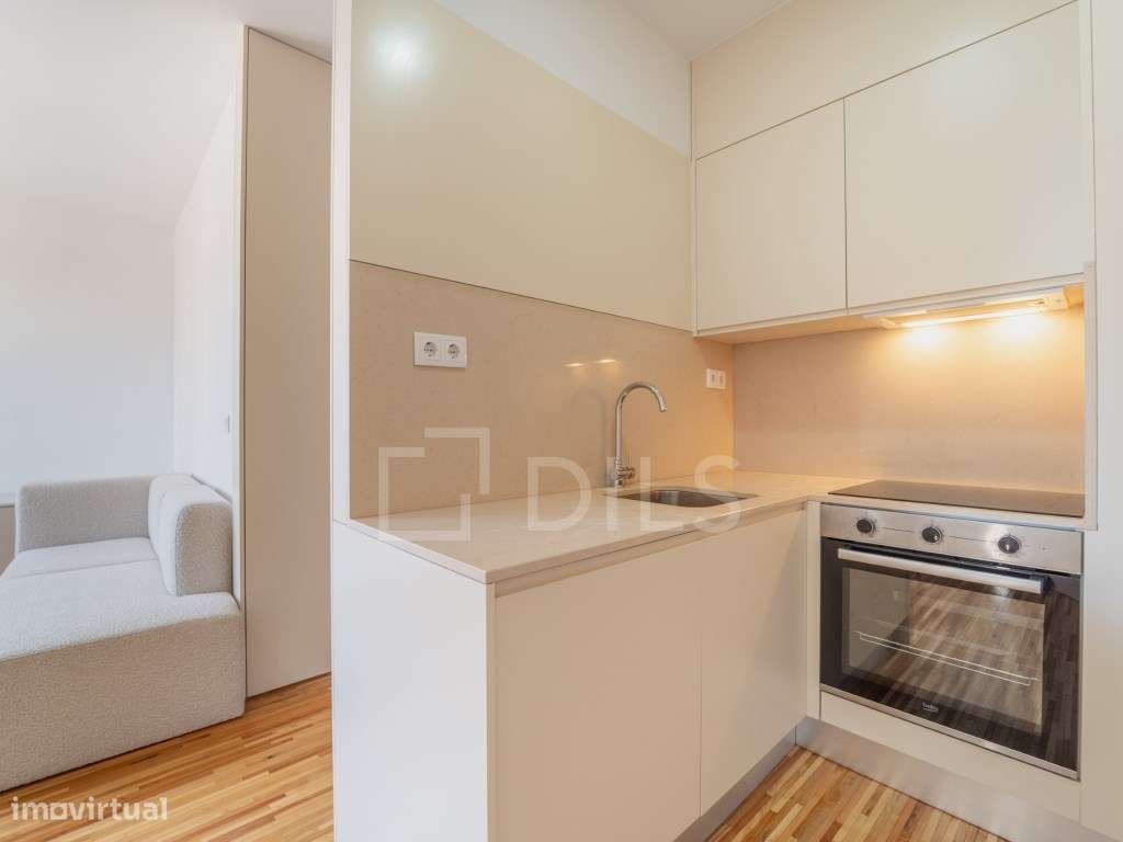 Apartamento T0+1 com arrecadação, na Baixa do Porto-7