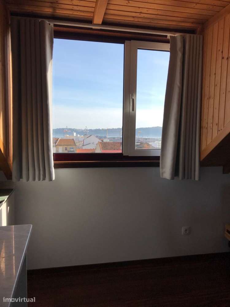 Luminoso T1 remodelado em Alcântara / Bright one bedroom apartment - Grande imagem: 2/12