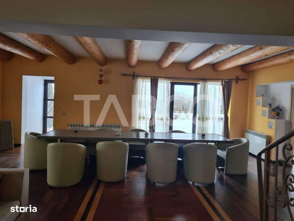 Casa la 5 minute de Fagaras Ultramoderna 300 mp utili la cheie - Imagine principală: 4/14