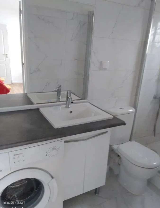 Excelente Apartamento de 4 assoalhadas sito nas Avenidas Novas-5