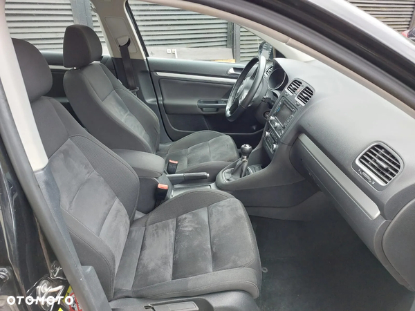 Volkswagen Golf 1.6 TDI DPF Highline - 17