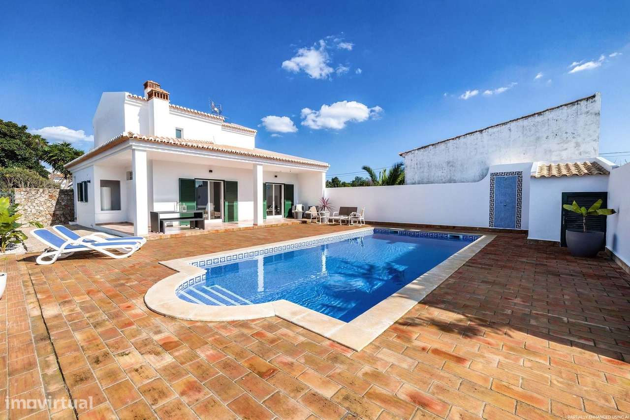 CHARMOSA MORADIA T3 COM GARAGEM E PISCINA, MONTINHOS DA LUZ - Grande imagem: 2/31