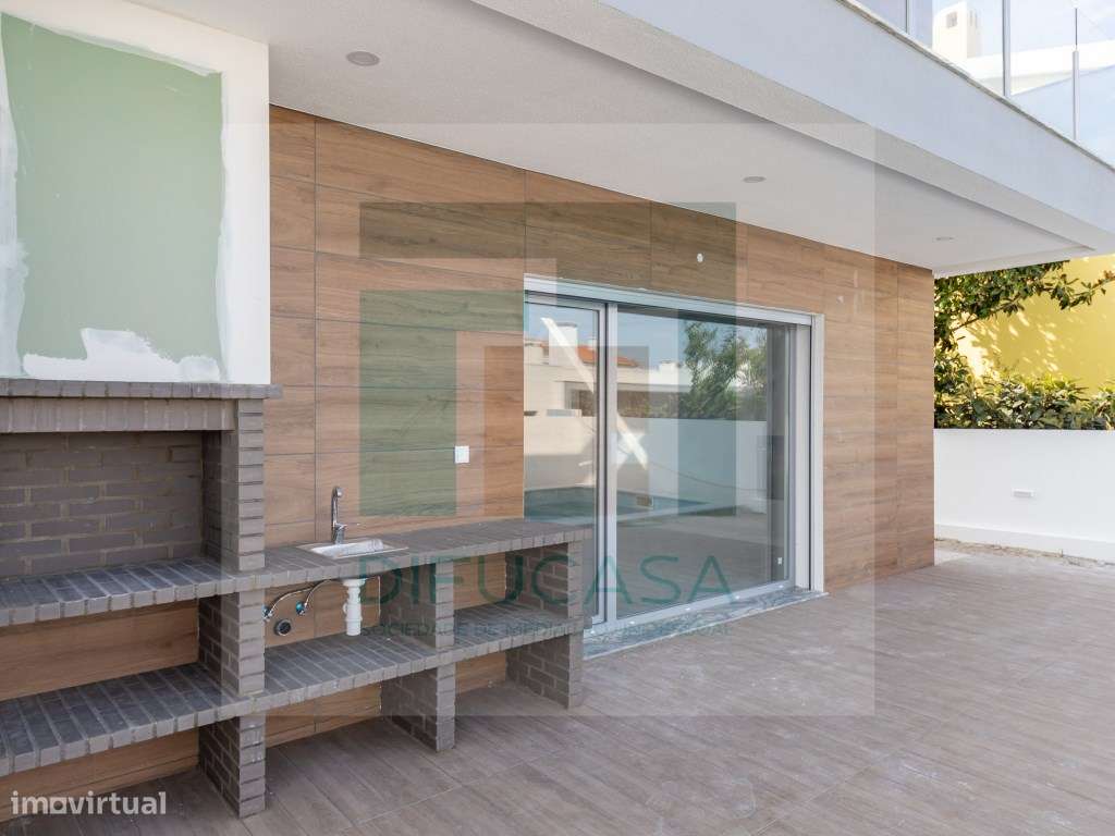 Moradia Isolada T4 Duplex com Piscina e Garagem-57