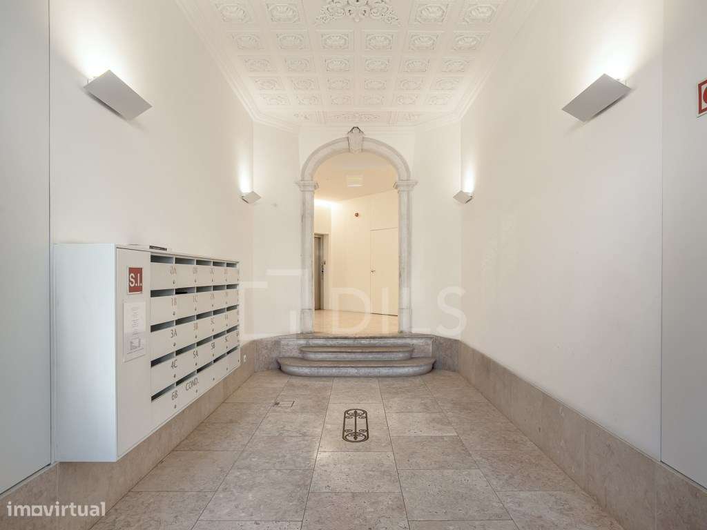 Apartamento T1 Lisboa, renovado, com pátio privativo-13