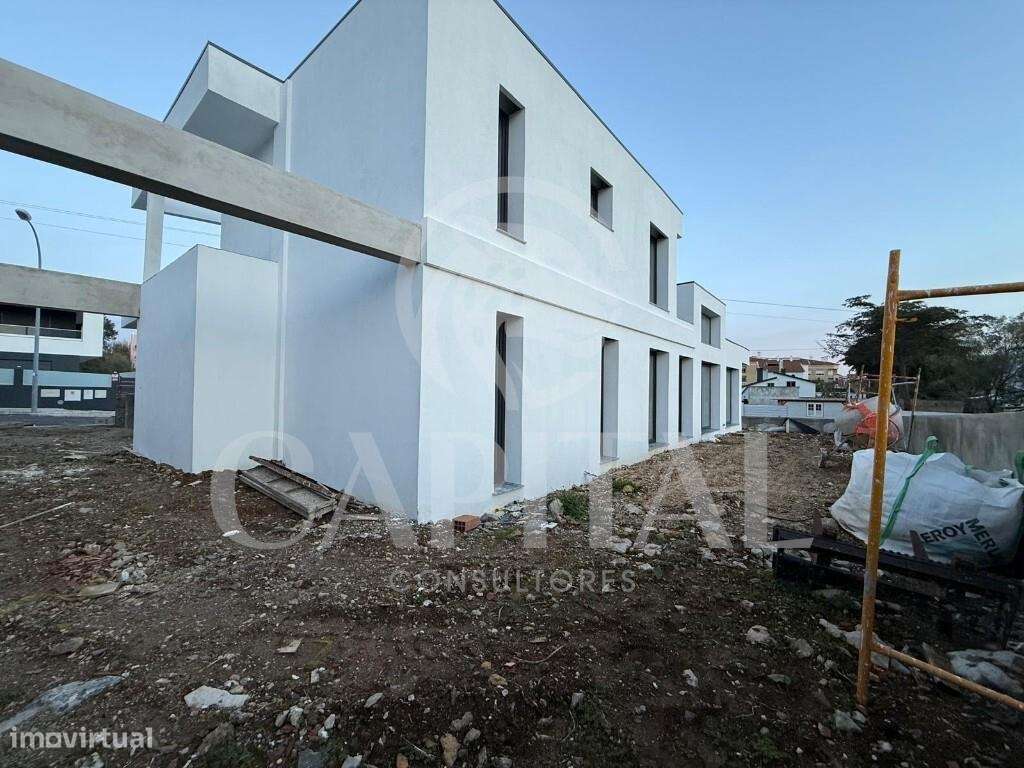 Moradia V3 Isolada com Piscina – Nova – Abrunheira-24