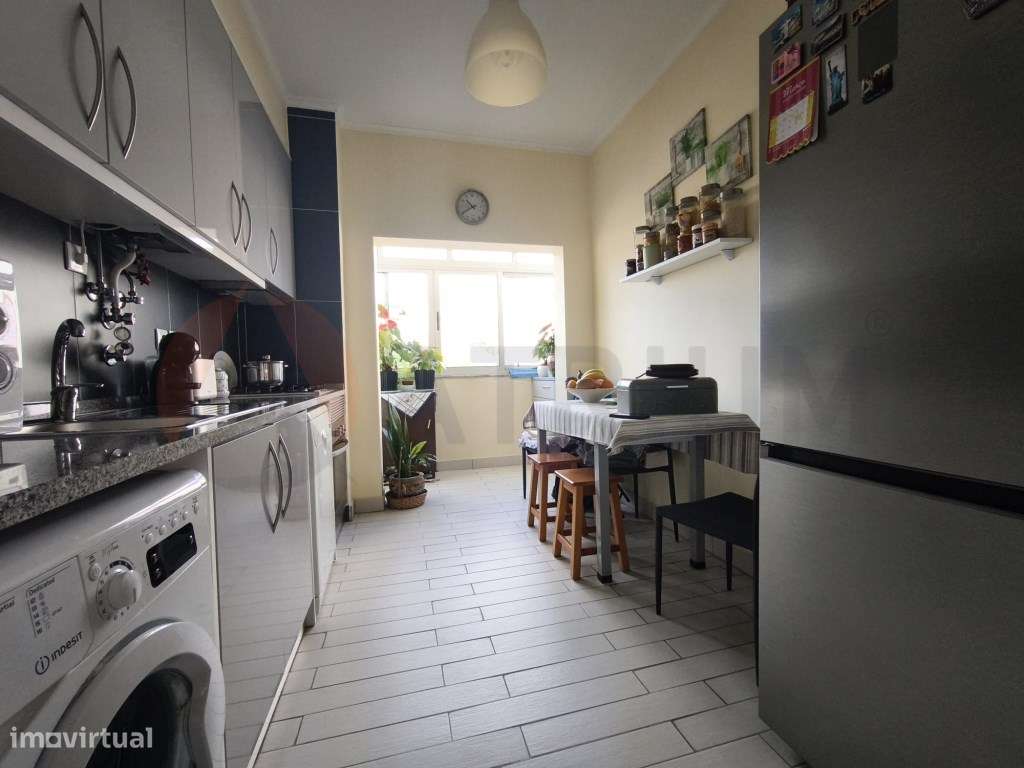 Apartamento T2 parcialmente remodelado em Setúbal (Monte Belo Sul)-6