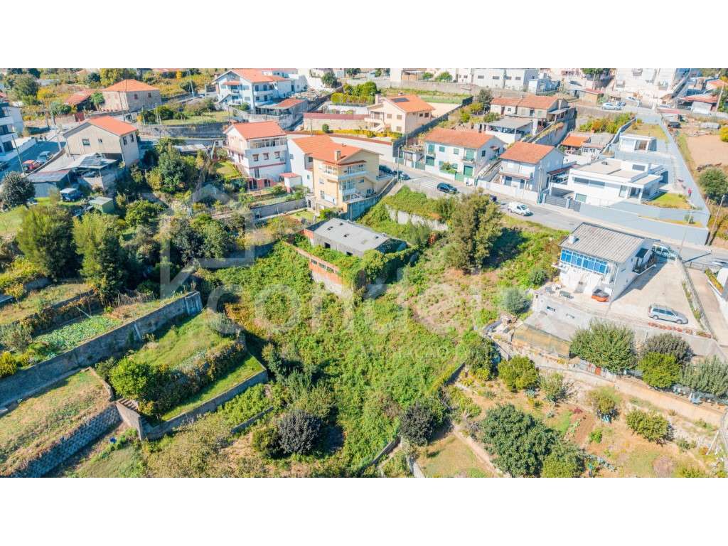 Terreno de 1.330 m² com PROJETO APROVADO para 2 Moradias em Jovim (...-8