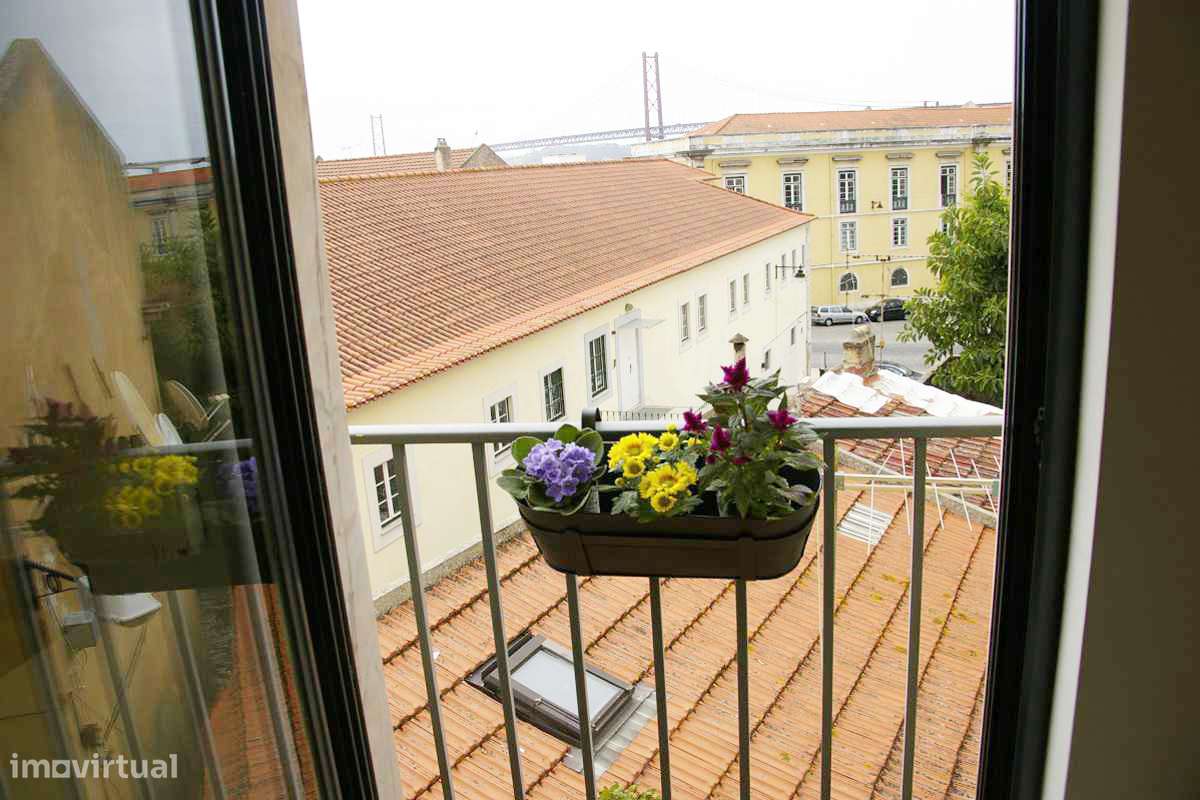 Para Venda T3 (4Assoalhadas) Localizado na Estrela - Lisboa-18