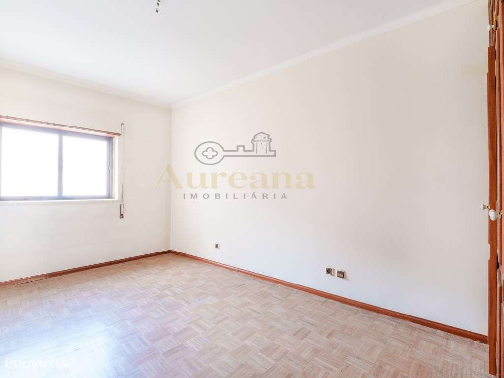 Oportunidade: T3 no Centro de Ourém em Prédio com Elevador-13