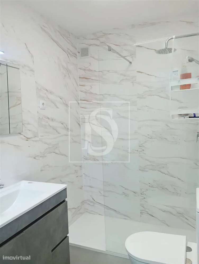 Apartamento T3, renovado, em Matosinhos-12