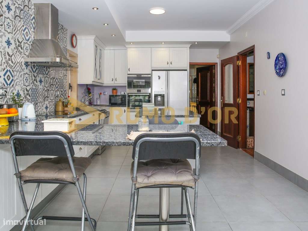 Moradia Exclusiva com áreas Independentes - junto a Arruda dos Vinhos-10