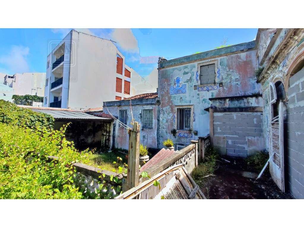AMPLO EDIFÍCIO - MORADIA para VENDA no centro histórico de Ponta De...-8