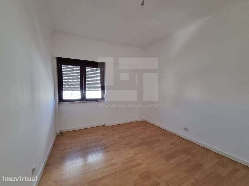 Apartamento T3 usado para venda em Mina de Água, Amadora.-22
