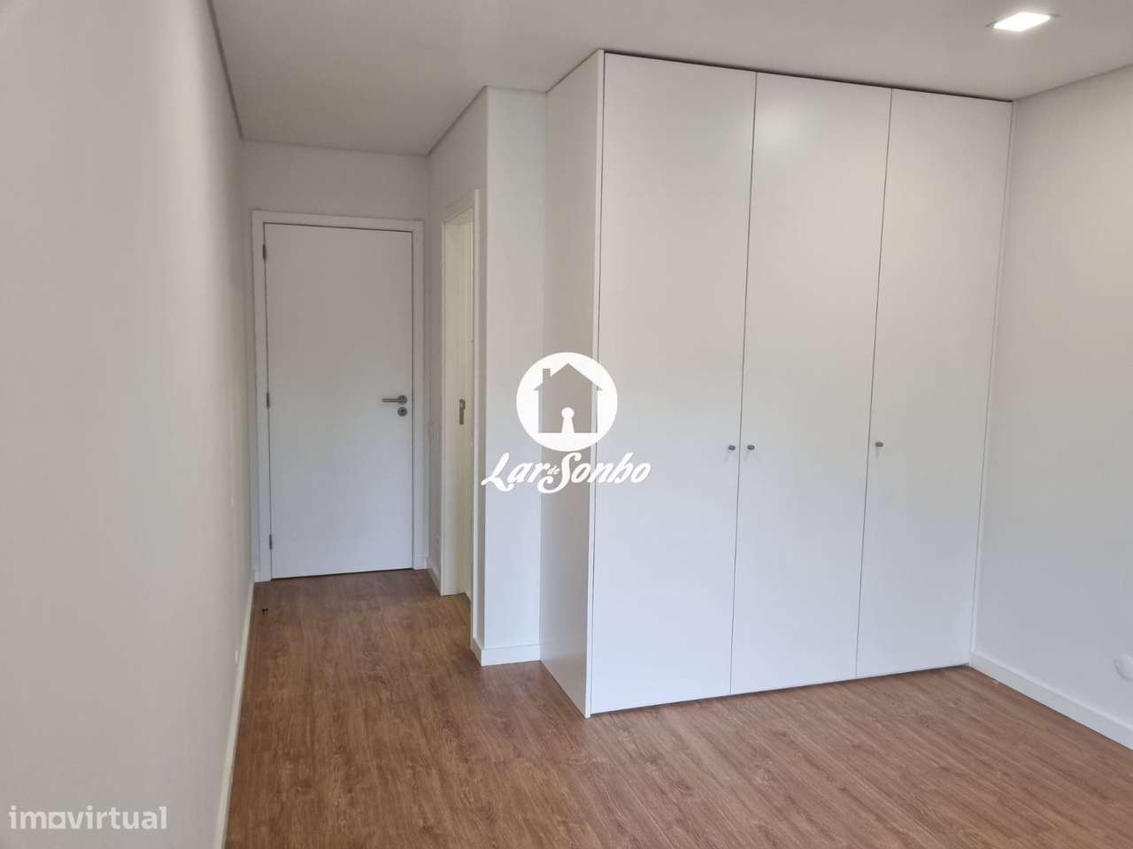 Excelente T2 em frente à câmara da Maia - Grande imagem: 5/9