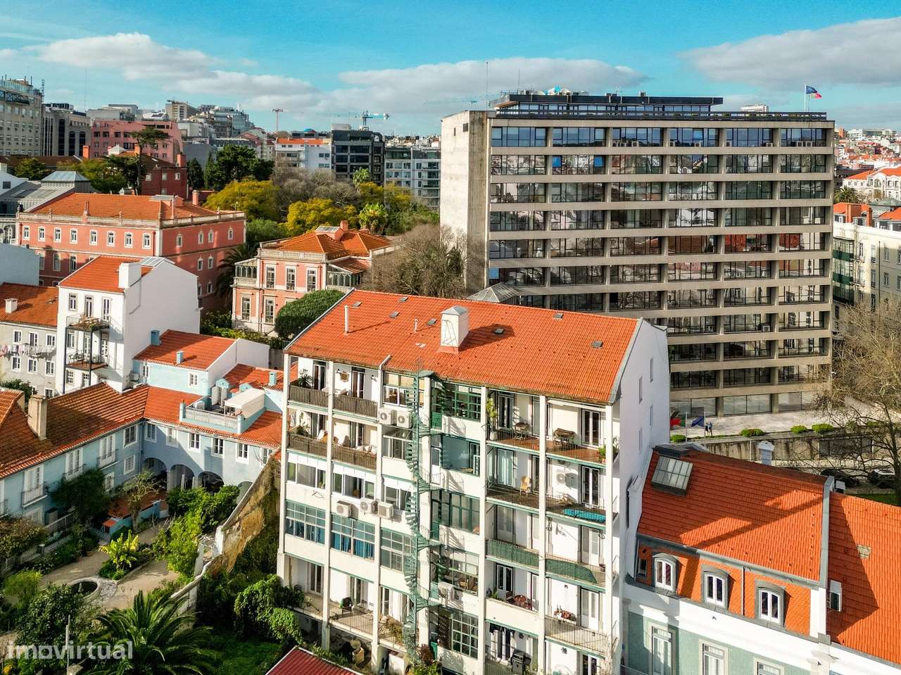 Apartamento T3 renovado junto à Avenida da Liberdade-7