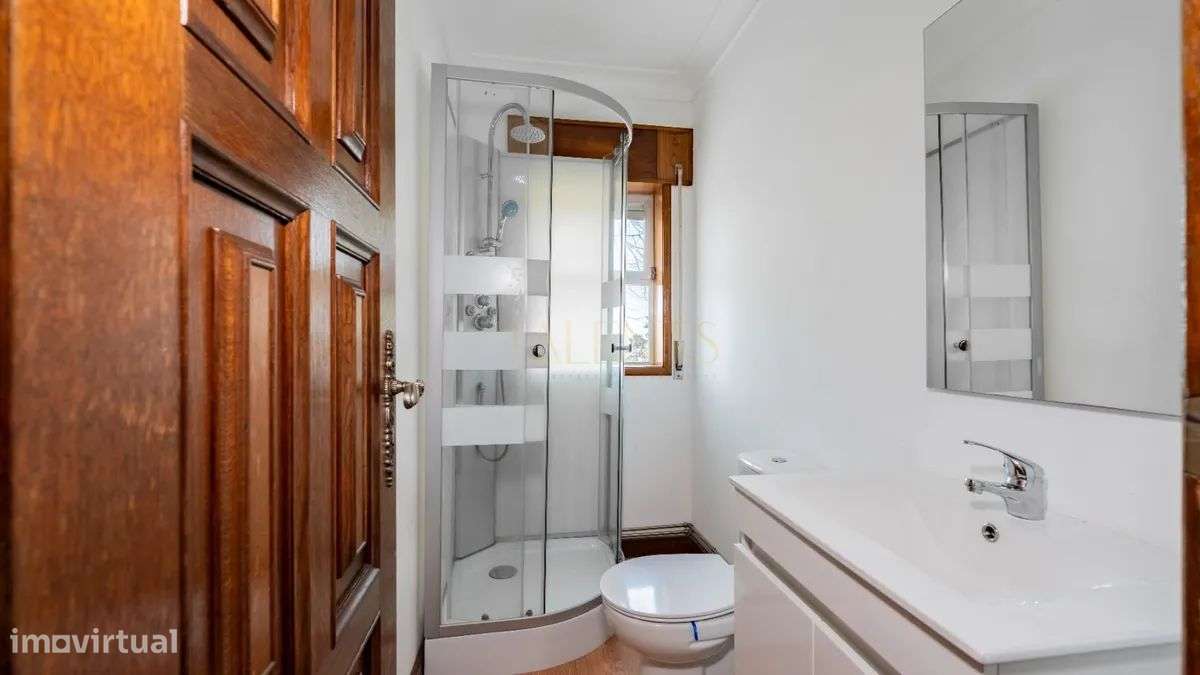 Exclusiva Moradia T4 com 556m² e 1.000m² de Terreno-24