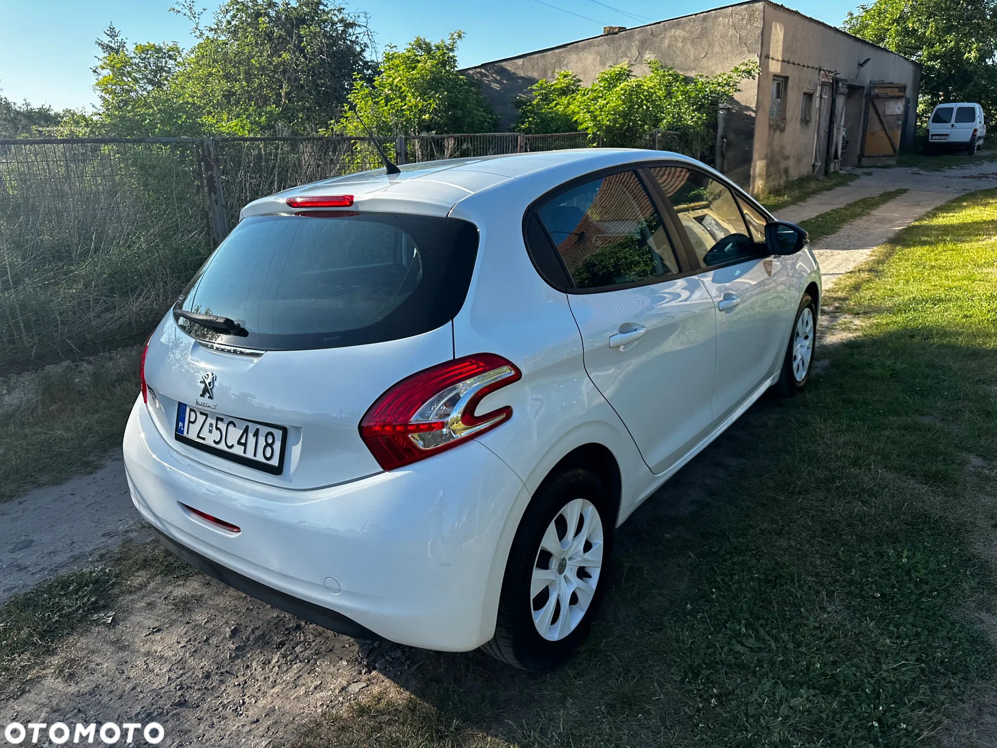 Peugeot 208 - 8