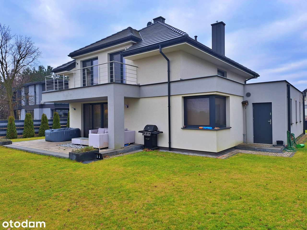 Luksusowy dom na sprzedaż w spokojnej okolicy.-16