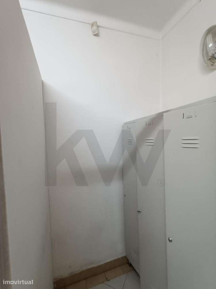 VENDA | ESPAÇO COMERCIAL COM ARRECADAÇÃO – CENTRO DE ALVERCA-33