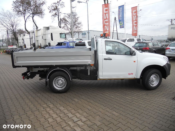 Nalepka 4 x 4 na samochód  ISUZU D-max  wszystkie wersje - 8