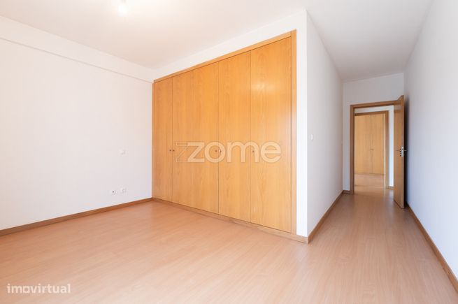 Apartamento T3 com duas varandas, garagem e arrumos, Maia-19