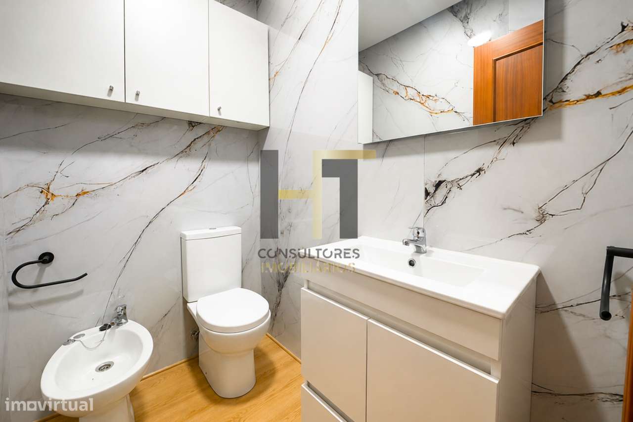 Apartamento T3 com Garagem e Duas Varandas a 5 Minutos do Metro e do I-16
