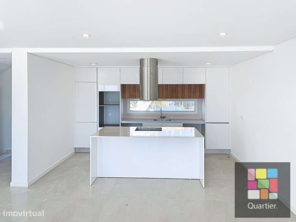 Moradia T3 + 1 com piscina na Charneca de Caparica.-9