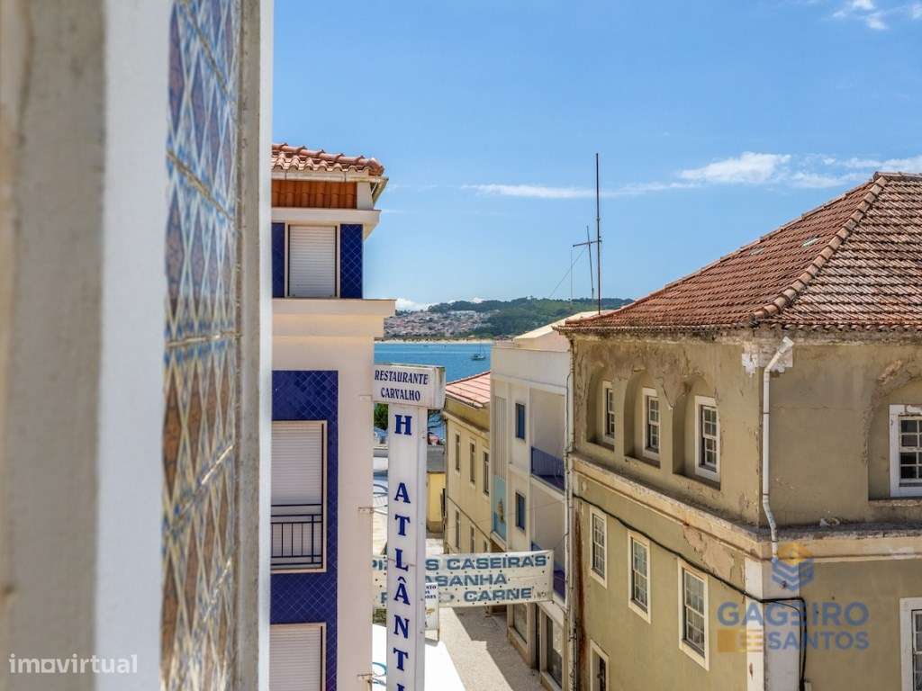 Apartamento Único com Charme Histórico e Conforto Moderno a Passos ...-9