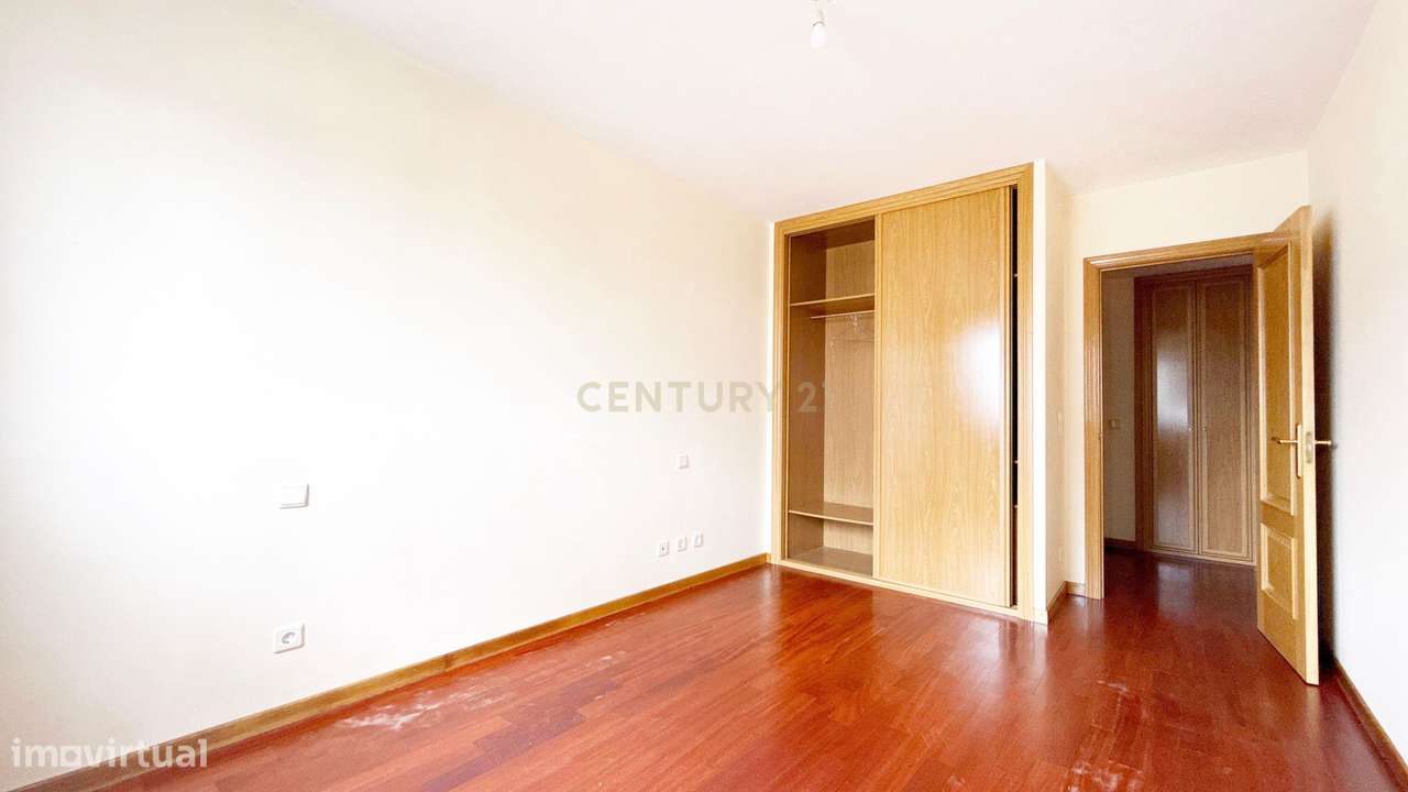 Apartamento T1 com Varanda | Luminoso | Localização Central - Grande imagem: 2/20
