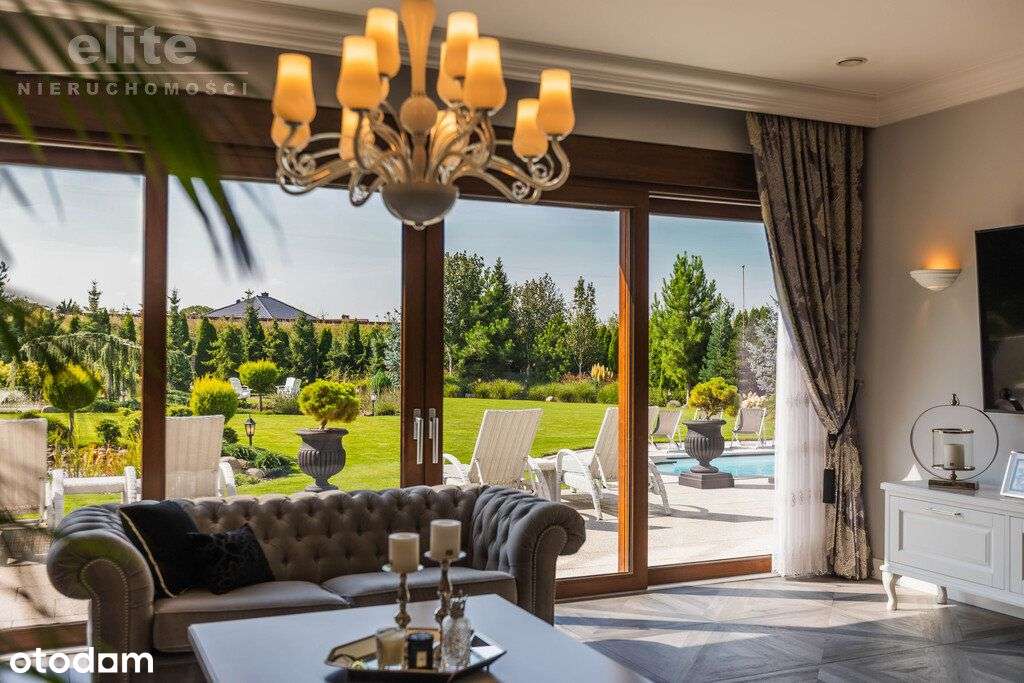 Na sprzedaż stylowy luksusowy dom z basenem !-10