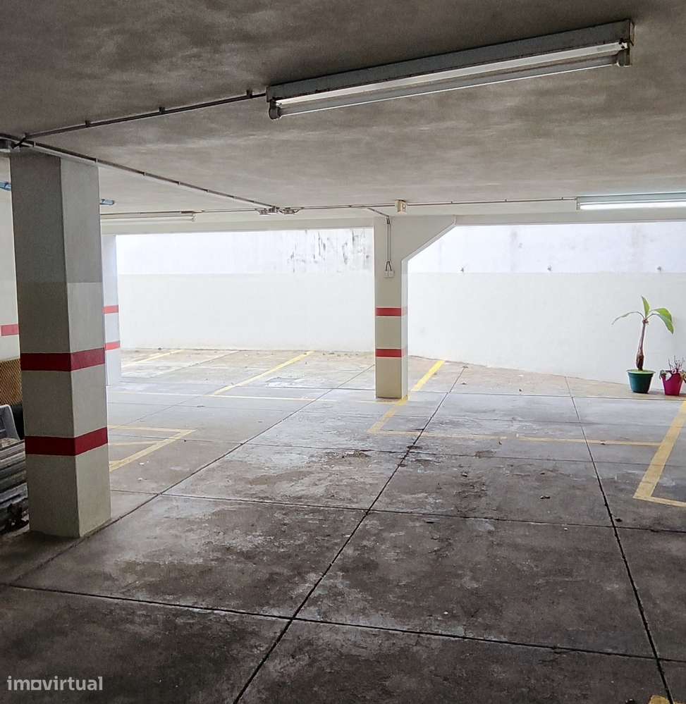 Disponível Lugar de Garagem Próximo à Universidade Fernando Pessoa - Grande imagem: 5/12