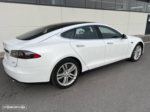 Tesla Model S 85D - 8