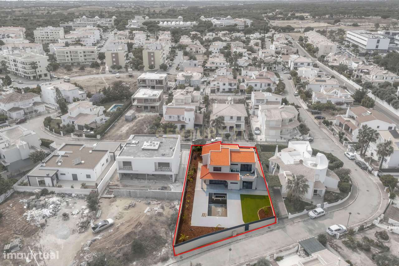 Moradia T5 | Piscina Aquecida  | Totalmente Renovada | Gambelas - Grande imagem: 5/60