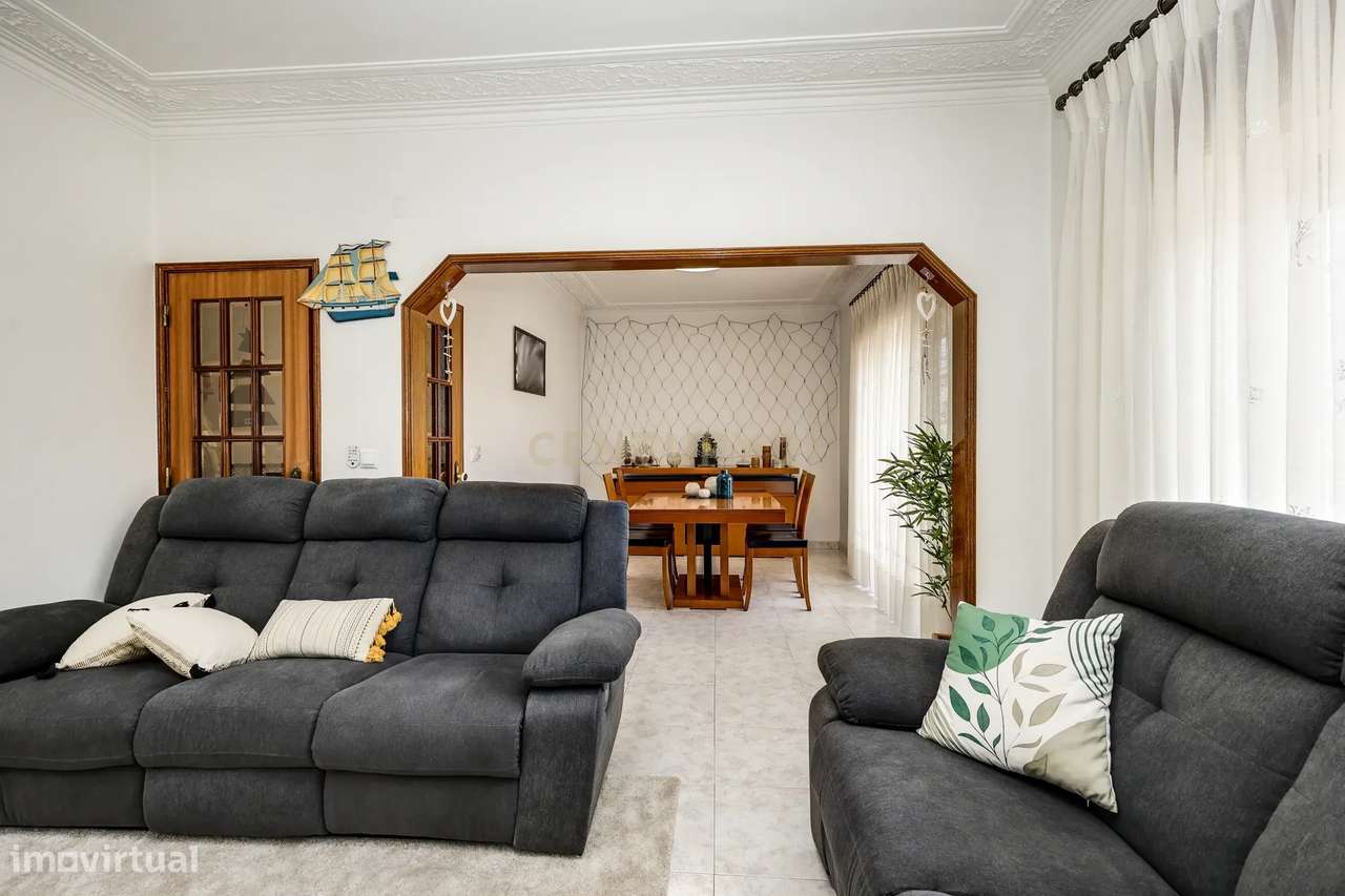Excelente Moradia T3+1 em Vale de Milhaços, Seixal-3