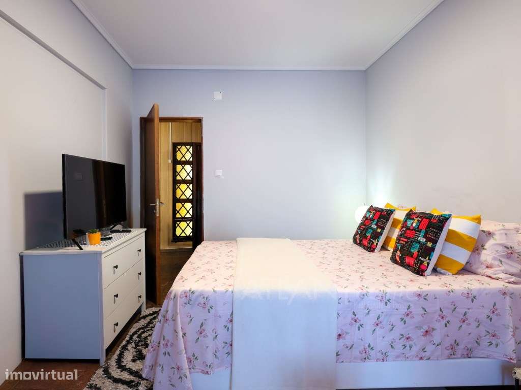 Moradia T6 em Monte Abraão-12