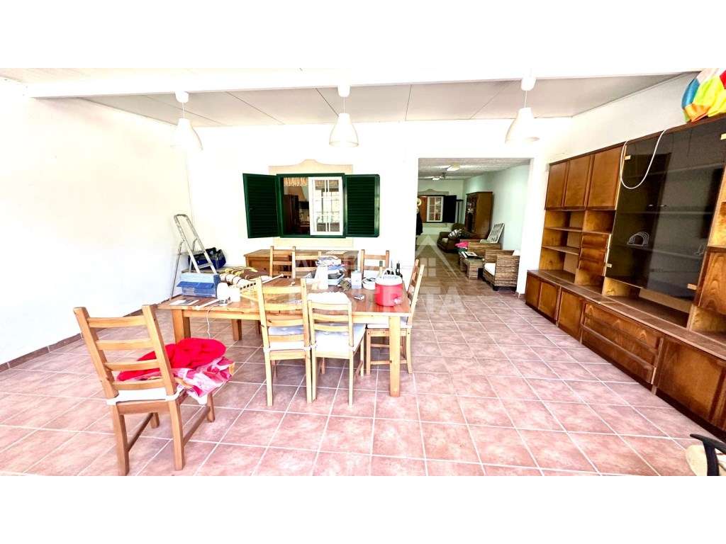 Moradia T3 em Banda - Churrasqueira, anexo e potencial para piscina...-28