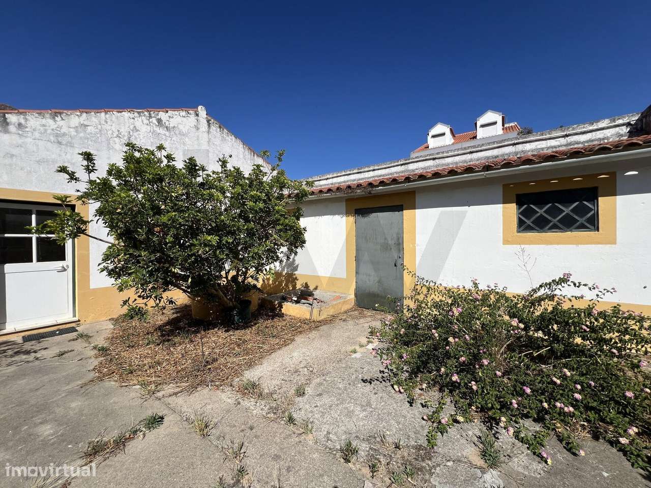 Edifício Emblemático no Coração de Almeirim-33